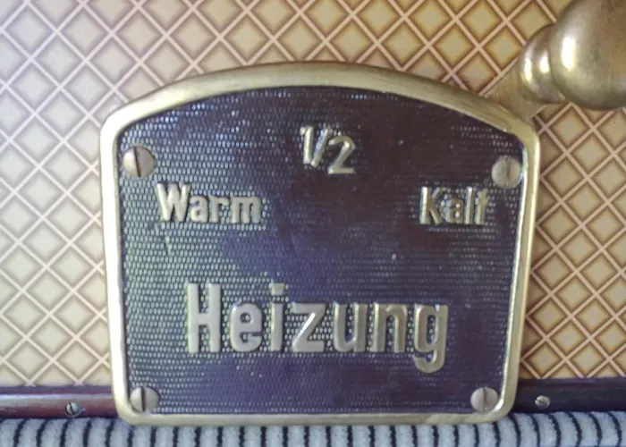 Frisch Renovierte Ferienwohnung Haldenblick Fuer 2-4 Personen, Zentral Gelegen